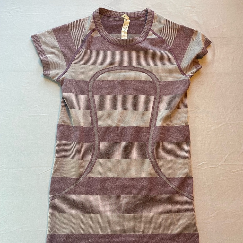 lululemon athletica Swiftly Tech hip length Short Sleeve Tee